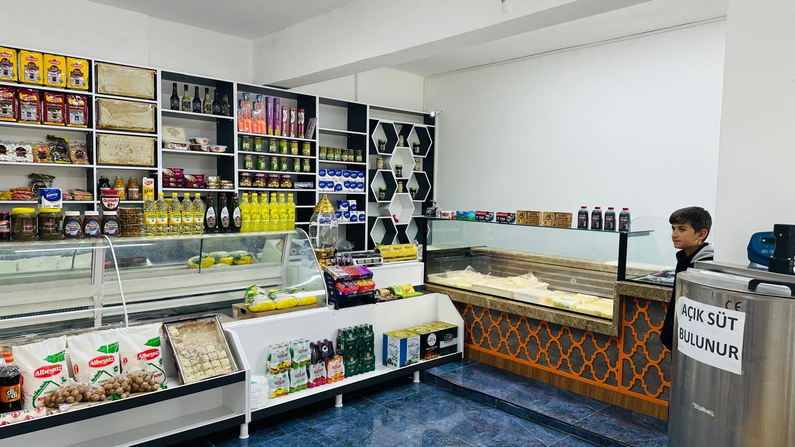 KAYAKYOLU'NDA DEVREN KİRALIK ŞARKÜTERİ